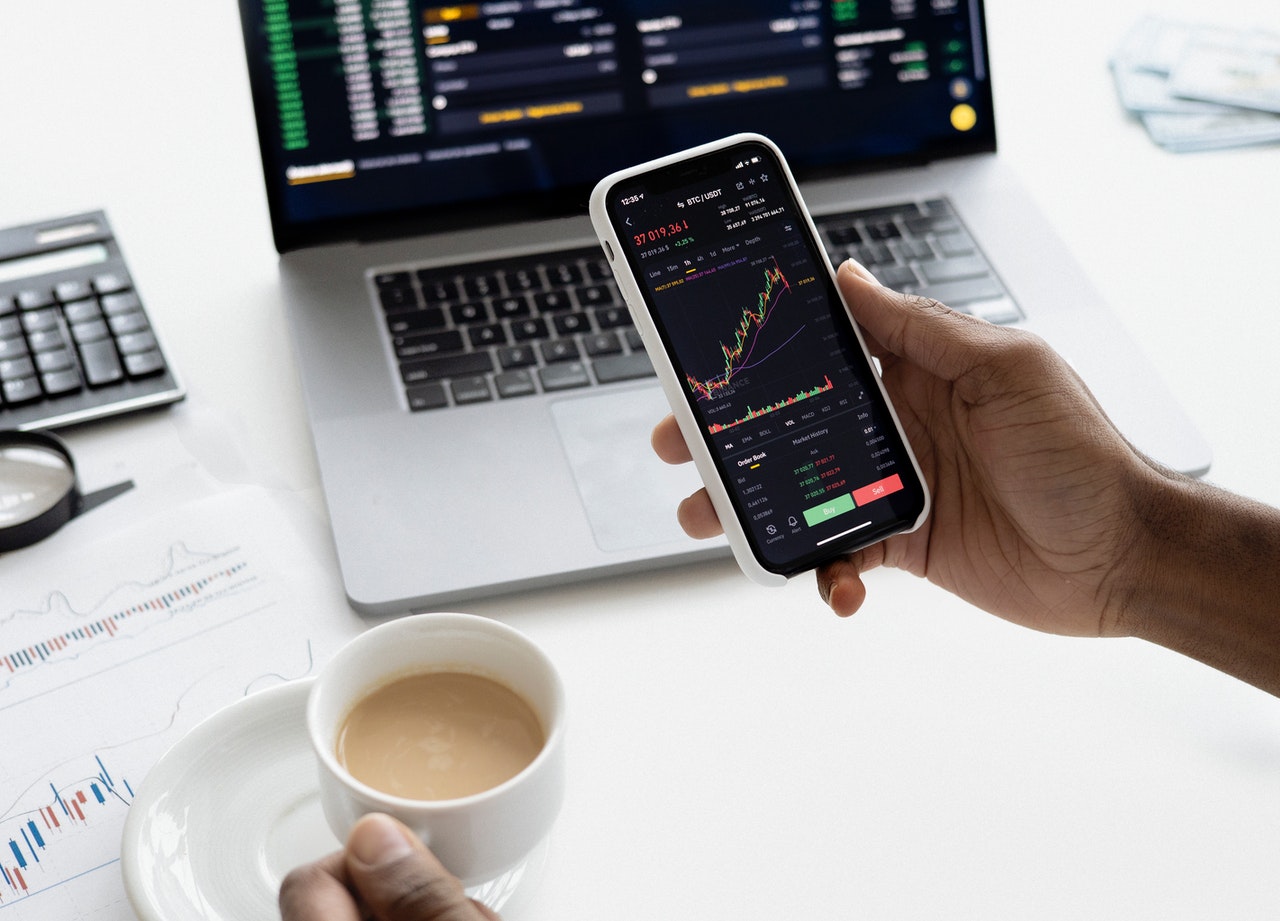 Android and iOS Free Apps for Trading and Stocks