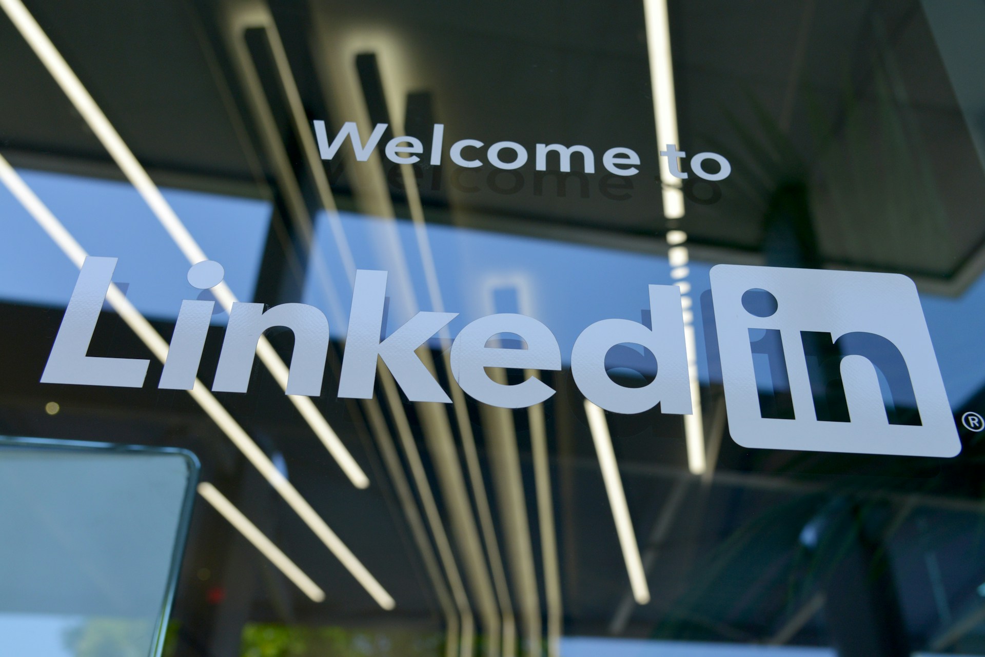 LinkedIn Introduces Premium Business Pages